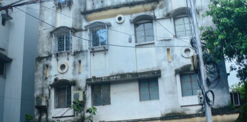 দুঃসাহসিক লুট ৬ লক্ষের সোনার গয়না-নগদ