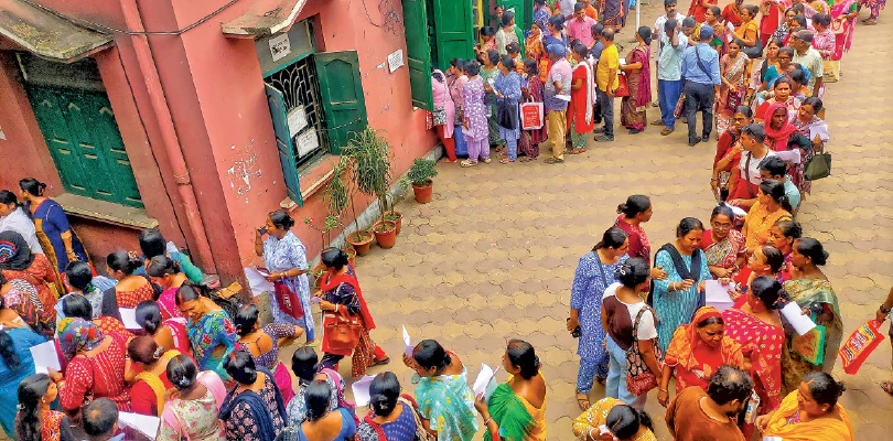 দোষটা দারিদ্রের নয়, দরিদ্রের