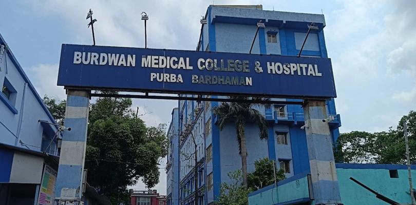 বর্ধমান মেডিকেলে আউটডোরে টিকিট কাটতে হয়রানি, গরমে নাজেহাল রোগী ও পরিজনরা