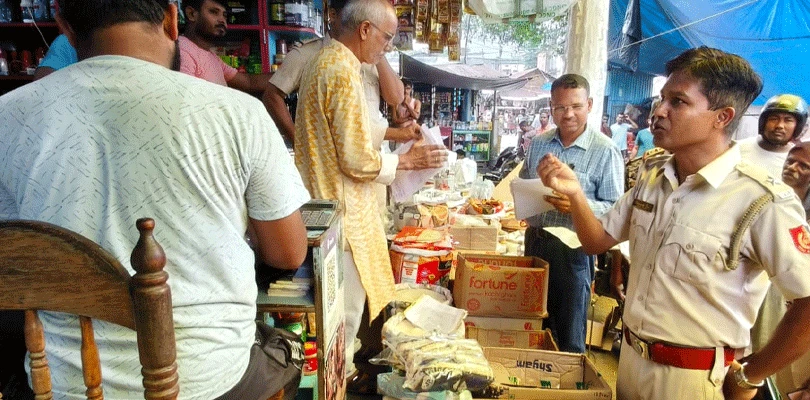ময়নাগুড়ি বাজারে অভিযান