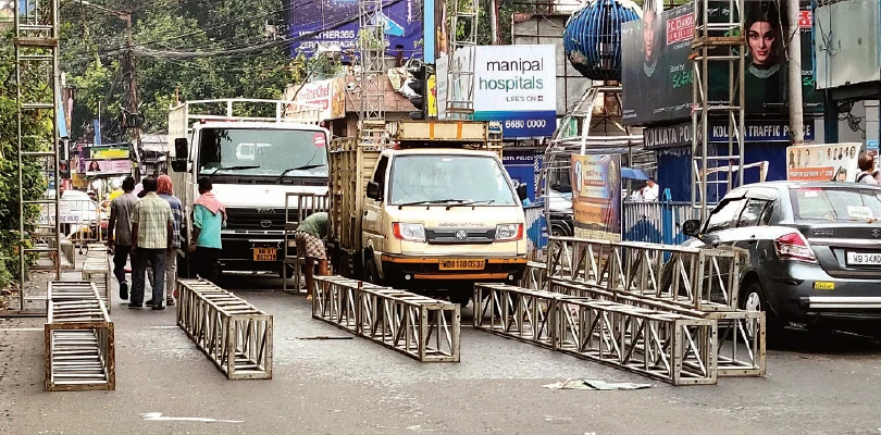 রাখিতে সরকারি উদ্যোগে গাওয়া হবে বন্দে মাতরম, যাদবপুরে রাস্তা আটকে তৈরি হচ্ছে মঞ্চ!