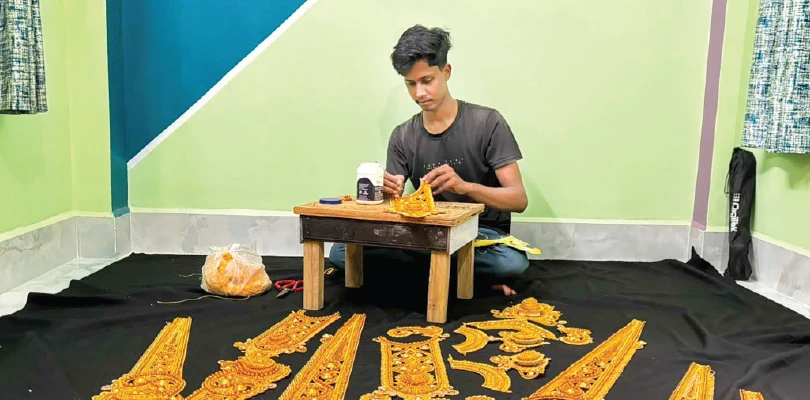 কাটোয়ার শিল্পী সুমিতের আর্টের সাজ পাড়ি দিচ্ছে মেক্সিকোয়