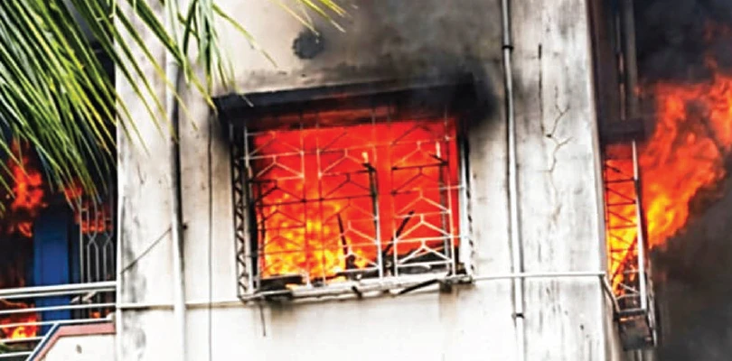 পুড়ে মর্মান্তিক মৃত্যু বৃদ্ধার, পুজোর প্রদীপ থেকে অগ্নিকাণ্ড হাওড়ার আবাসনে!
