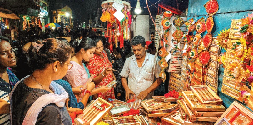 নজর কেড়েছে ‘ব্রেসলেট’, এলইডি আলো দেওয়া রাখি