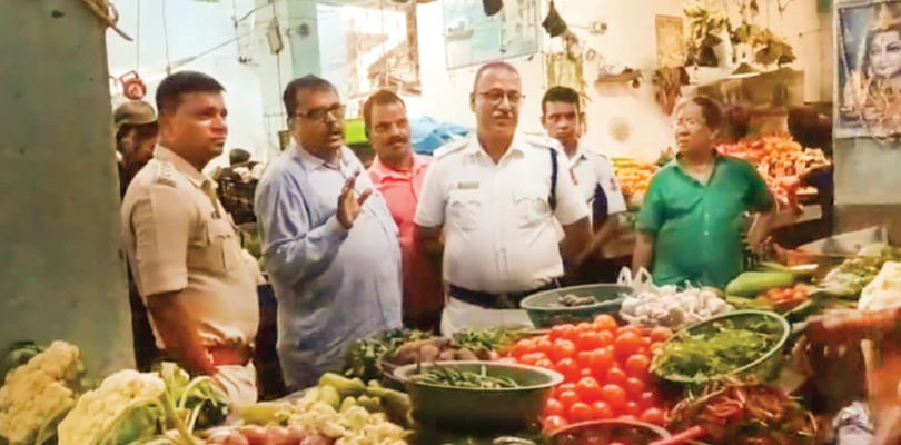 সামগ্রী অগ্নিমূল্য, তিনটি বাজারে  যৌথ অভিযান পুলিশ-প্রশাসনের