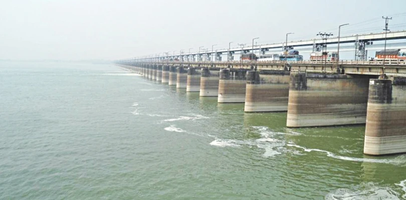 ফরাক্কায় গঙ্গার জলস্তর বাড়ায় আতঙ্কিত বাসিন্দারা