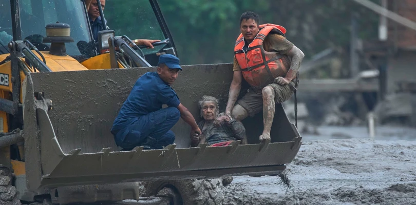 একদিনেই সিদ্ধান্ত বদল, ভিনদেশি সাহায্য নিতে রাজি নেপাল সরকার