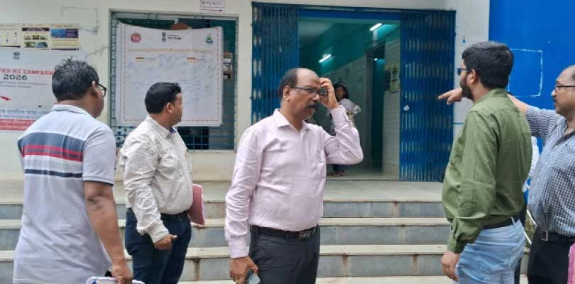 বাঘমুন্ডির স্বাস্থ্যকেন্দ্রে আচমকা পরিদর্শনে স্বাস্থ্য দপ্তরের ডিরেক্টর