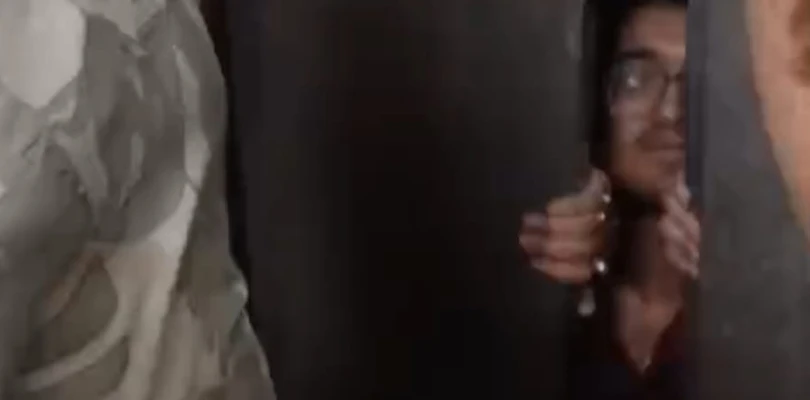 লিফট থেকে ৯ জনকে উদ্ধার জিআরপির