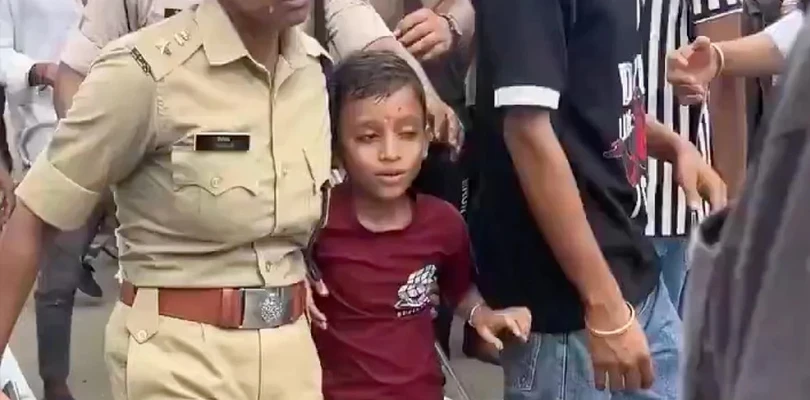 বিহার: ফের ধরনায় বসল ৬ বছরের খুদে