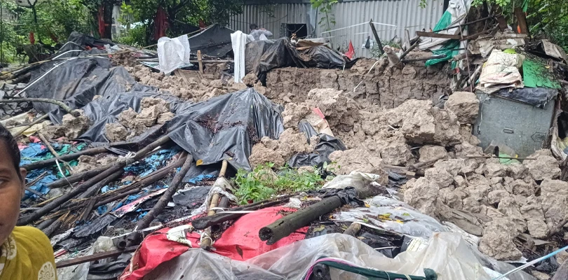 মুখ্যমন্ত্রীর কাছে পাকা ঘরের আর্জি জানানোর আগেই মর্মান্তিক পরিণতি! মাটির দেওয়াল চাপা পড়ে মৃত্যু বাবা ও মেয়ের