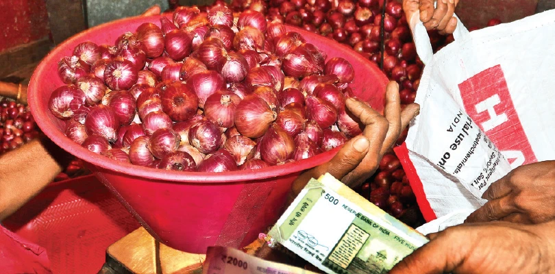 দামের ঝাঁঝে নাজেহাল, জেলায় উৎসাহ দেওয়া হচ্ছে পেঁয়াজ চাষে
