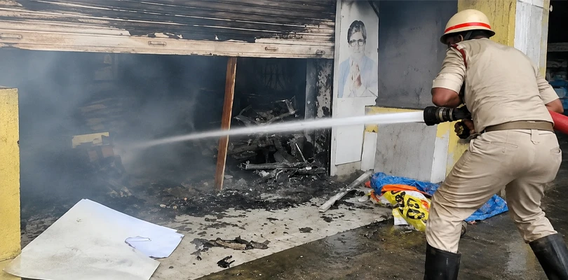 রাজ্যে ফের অগ্নিকাণ্ড! নিমেষের মধ্যে পুড়ে ছাই বাইক শোরুম