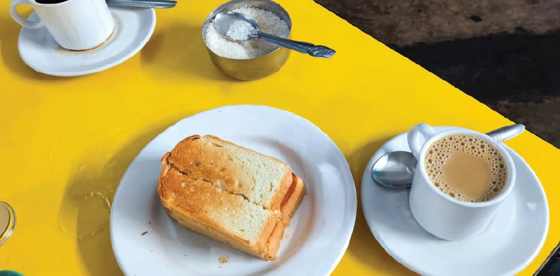 এই আকালেও টেবিলে ১ বাটি চিনি! উদার যাদবপুর কফি হাউজ