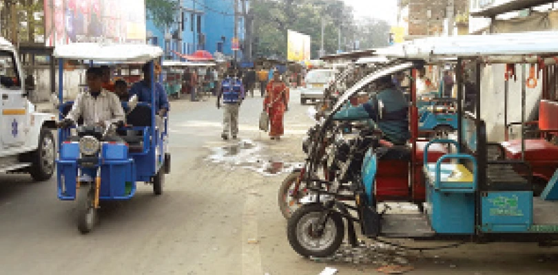 নৈহাটি ঘোষপাড়া রোডে আজ থেকে টোটো বন্ধ