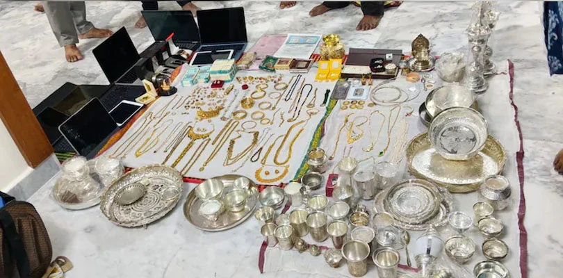 তিরুপতি মন্দিরের আধিকারিকের বাড়ি ও অফিসে তল্লাশি