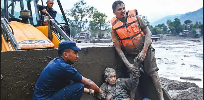 চোখের সামনে ৩০-৪০ জন ভেসে গেলেন জলের তোড়ে, ভয়াবহ অভিজ্ঞতা গোরক্ষপুরের যুবকের