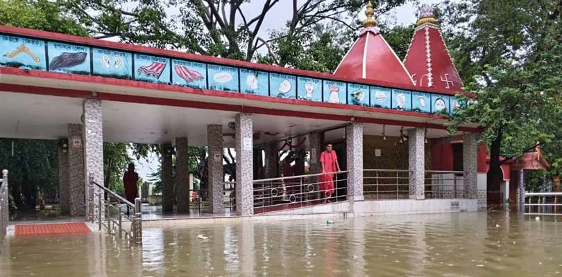 জলমগ্ন কঙ্কালীতলা, গর্ভগৃহ থেকে দেবীকে সরিয়ে নিয়ে যাওয়া হলো শিব মন্দিরে