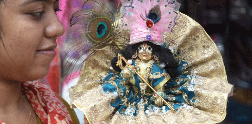 ছোট গোপালের চাহিদা তুঙ্গে খুশি কৃষ্ণনগরের মৃৎশিল্পীরা