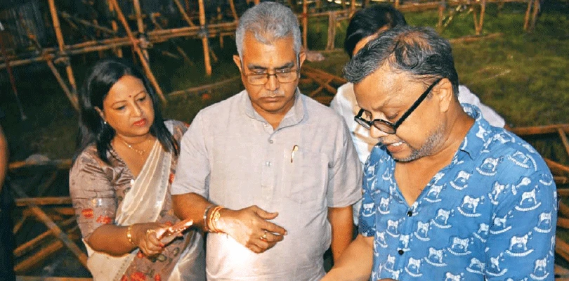 নিউটাউন সর্বজনীনের মুখ্য উপদেষ্টা পঞ্চায়েতমন্ত্রী, নেই বিধায়ক, পুজোর উদ্বোধনে আমন্ত্রণ প্রধানমন্ত্রীকে