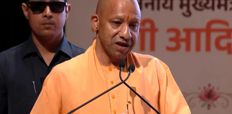 মথুরায় বক্তব্য রাখছেন যোগী আদিত্যনাথ