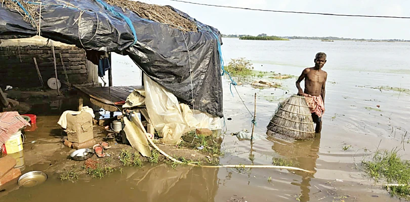 বড়ঞায় কুয়ে নদীর জলে প্লাবিত  হাজার হেক্টর কৃষিজমি