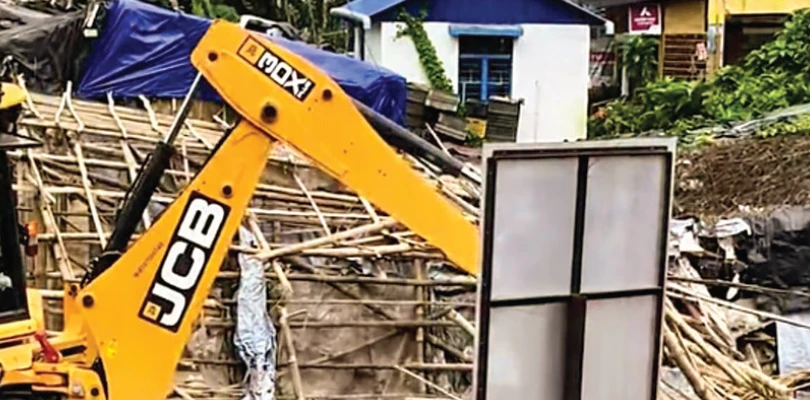 নন্দীগ্রামে বুলডোজারে গুঁড়িয়ে দেওয়া হল অন্তত ৬০টি দোকান