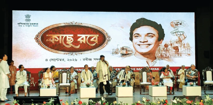 ‘কাছে রবে’ উত্তমকুমার