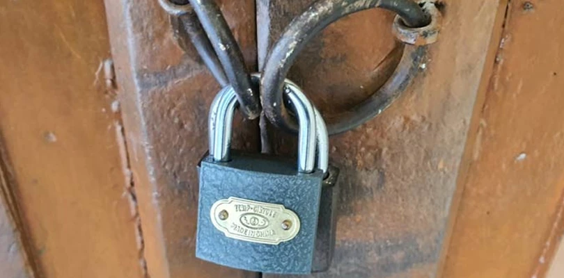 ঋণদান সংস্থায় তালা ঝুলিয়ে দিলেন গ্রাহকরা
