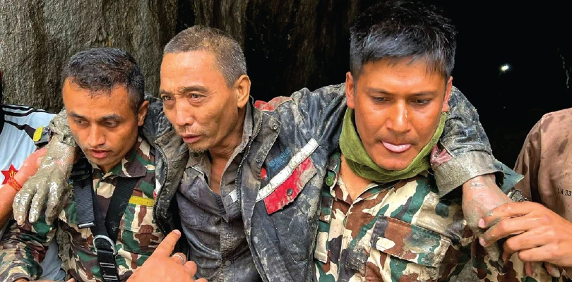 নেপালে ১০ দিন পর সুড়ঙ্গের আঁধার থেকে প্রাণরক্ষা চীনের নাগরিকের, উদ্ধার মহিলাও
