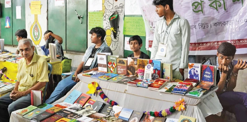 স্কুলে বইমেলা