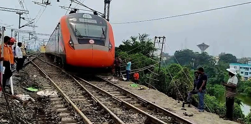 কাল ট্রায়াল রানের পর আজ প্রথম বন্দে ভারত এক্সপ্রেস ছুটল নিউ ফরাক্কার ধসে যাওয়া লাইন দিয়ে