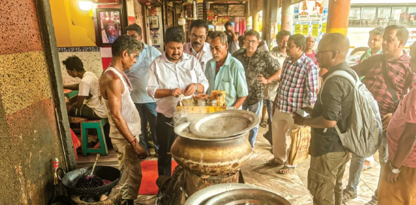 খাদ্যে ভেজাল রোধে দক্ষিণবঙ্গ জুড়ে চলল অভিযান, তারকেশ্বরে বাধা আধিকারিকদের, রেস্তরাঁ বন্ধ করা হল টাকিতে, হোটেলকে নোটিস