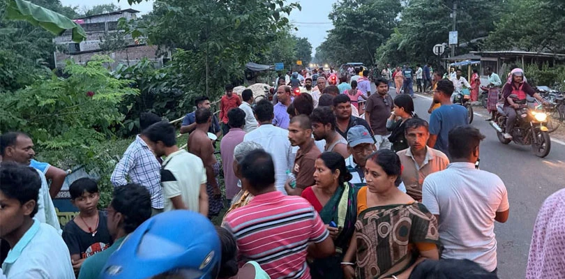 বেপরোয়া বাইক রেসিংয়ের বলি প্রৌঢ়, জখম বাইকচালক