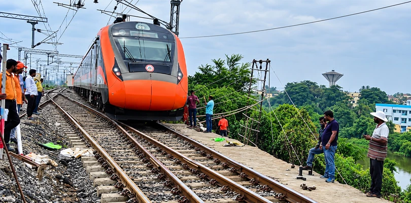 ছন্দে ফিরল নিউ ফরাক্কা রেললাইন, রবিতেই ছুটল যাত্রীবাহী ট্রেন