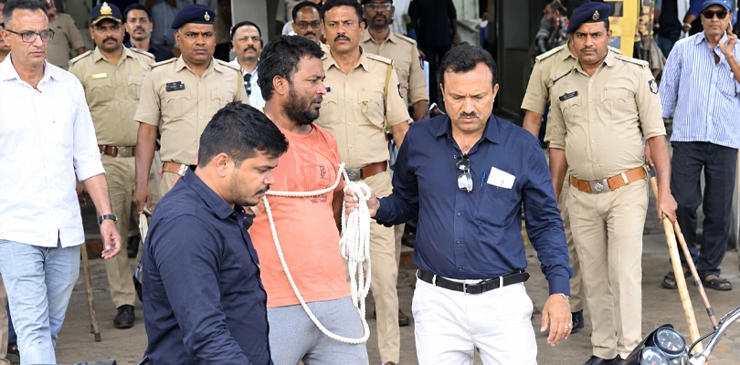 লিভ ইন পার্টনারকে প্রকাশ্যে পিটিয়ে খুন, ঘটনার পুনর্নির্মাণ করতে গিয়ে অভিযুক্তকে বেধড়ক মার পুলিশের!