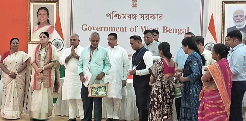 নবান্ন সভাঘরে বার্ধক্য ভাতা প্রদান অনুষ্ঠানে মুখ্যমন্ত্রী শুভেন্দু অধিকারী