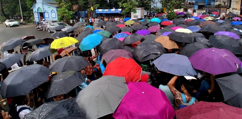 একবছরের মধ্যে বিভিন্ন শূন্যপদে নিয়োগের দাবিতে পিএসসি ভবনের সামনে বিক্ষোভ চাকরিপ্রার্থীদের