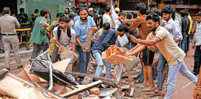 দিল্লিতে হস্টেল বিপর্যয়ে মৃত বেড়ে ৭,  রাজস্থান থেকে গ্রেপ্তার মালিক