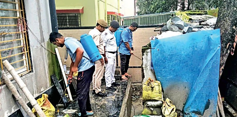 বিধাননগরে ‘মশা মারতে’ পুরকর্মীদের সঙ্গে পুলিশও