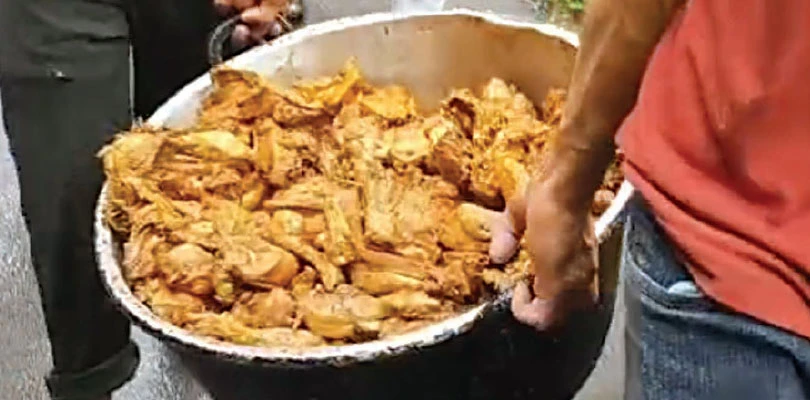 জোগান স্বাভাবিক, তবুও কেন বিরিয়ানির দোকানগুলিতে মজুত কেজি কেজি মাংস? খাদ্য সুরক্ষা অভিযান