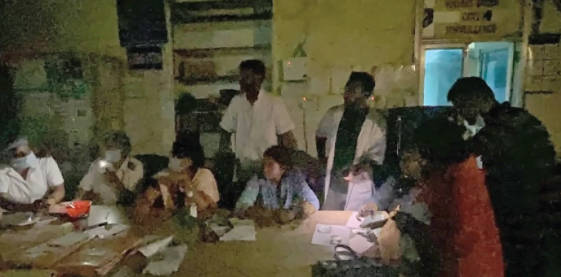 বেশ কিছুক্ষণ বিদ্যুৎহীন উলুবেড়িয়া মেডিকেল