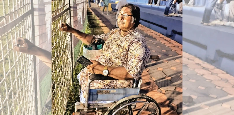 হুইল চেয়ারে চেপে মাঠে সবুজ-মেরুন সমর্থক