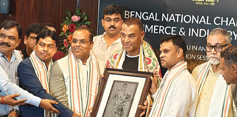 ফুটবলের শিল্পী কাফুর কুর্নিশ ঝাড়গ্রামে পাথরশিল্পী সুবীরকে
