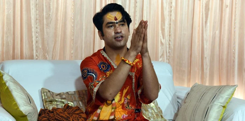 বাঙালিকে দুর্গাপুজো শেখাবে! আমিষ-বিরোধী বাগেশ্বরী নিদানে ক্ষোভ জেন জি’র