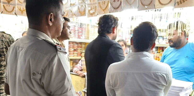 ময়নাগুড়িতে জাল প্রসাধনী উদ্ধার, শোকজ একাধিক ব্যবসায়ী