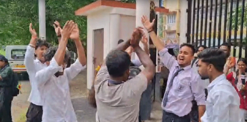 এবিভিপি-এসএফআইয়ের সংঘর্ষ রণক্ষেত্র শিলিগুড়ি কলেজ