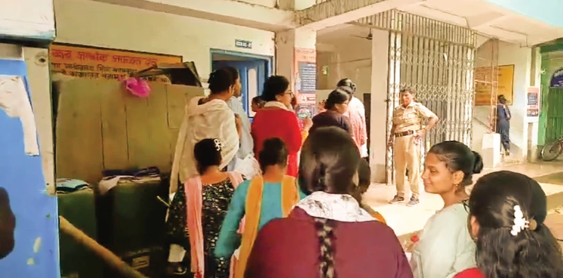 ডিএলএড পরীক্ষা দিতে গিয়ে হেনস্তা, পোশাক খুলিয়ে পরীক্ষার্থীদের তল্লাশি
