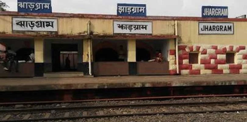 ঝাড়গ্রাম শহরের বাজার এলাকায় প্লাস্টিক ও আবর্জনা মুক্ত অভিযান