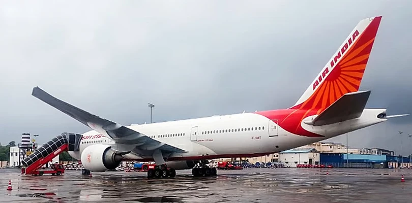 ইঞ্জিনের সমস্যা বিমানে, জরুরি অবতরণে রক্ষা ১৪০ যাত্রীর প্রাণ